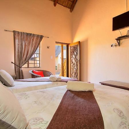 All Over Africa Guest House Кемптън Парк Екстериор снимка