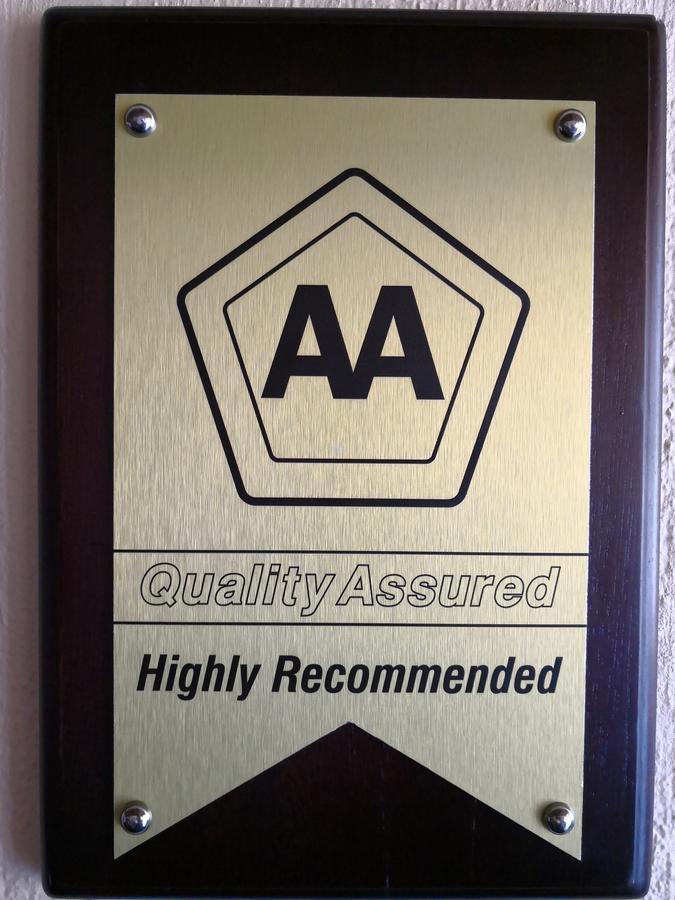 All Over Africa Guest House Кемптън Парк Екстериор снимка