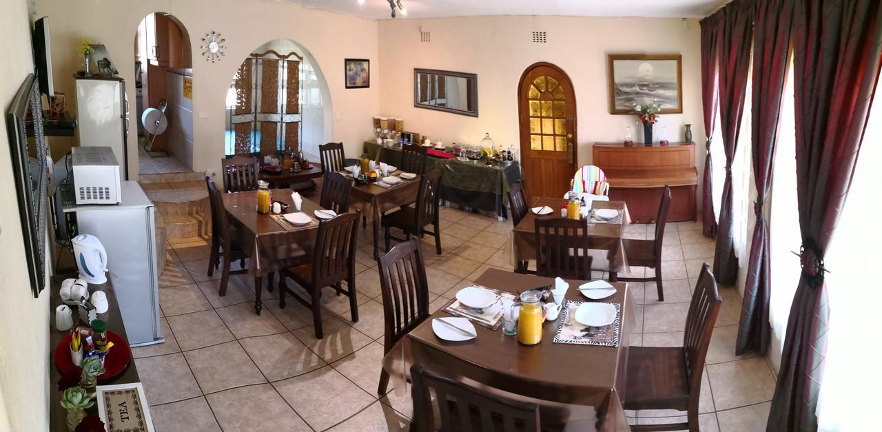 All Over Africa Guest House Кемптън Парк Екстериор снимка