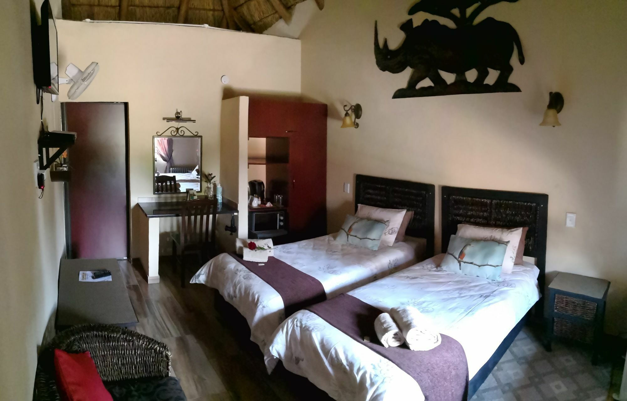 All Over Africa Guest House Кемптън Парк Екстериор снимка