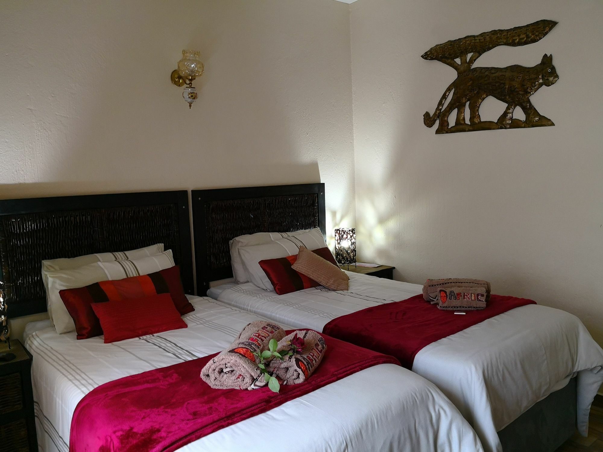 All Over Africa Guest House Кемптън Парк Екстериор снимка