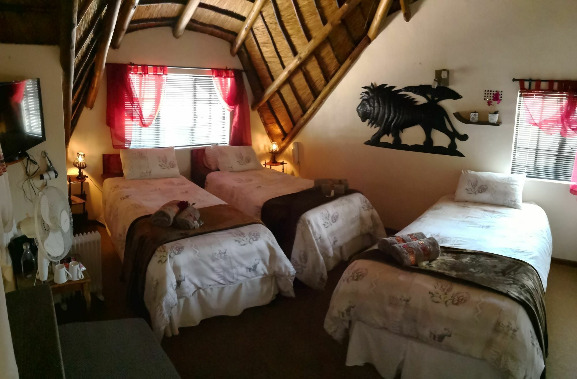 All Over Africa Guest House Кемптън Парк Екстериор снимка