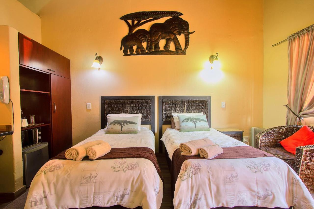 All Over Africa Guest House Кемптън Парк Екстериор снимка