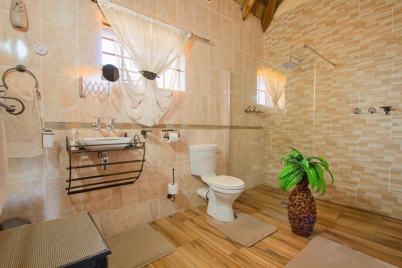 All Over Africa Guest House Кемптън Парк Екстериор снимка