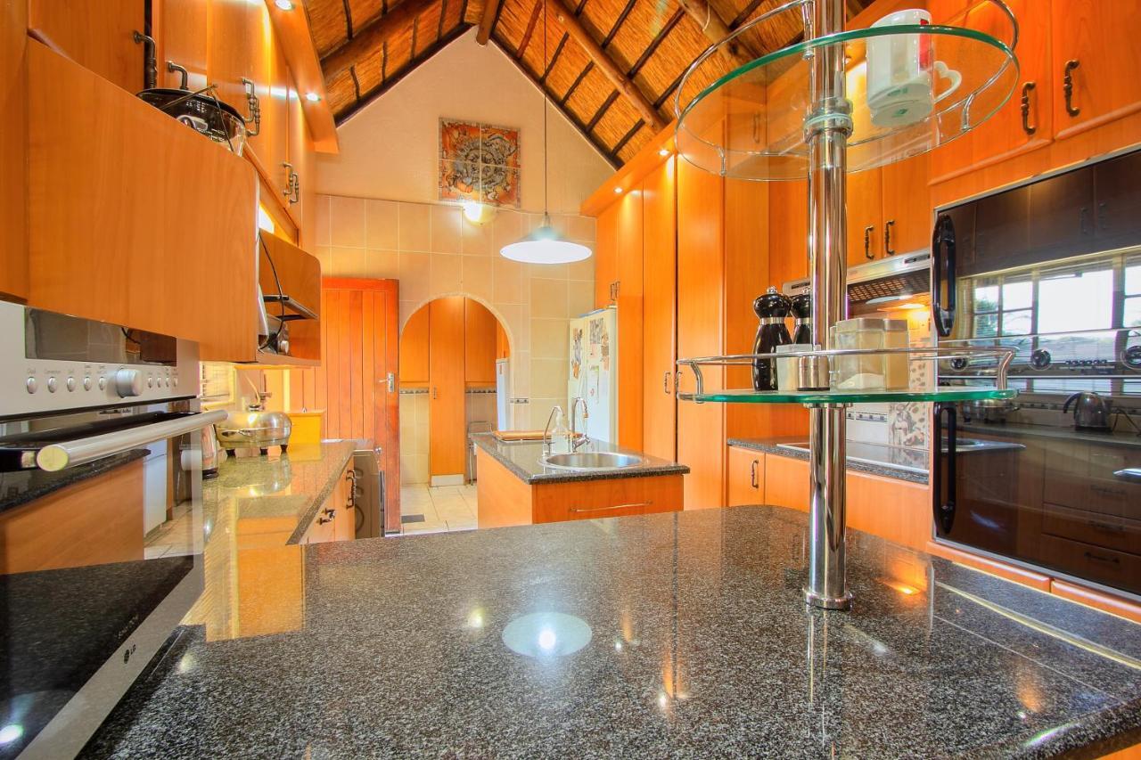 All Over Africa Guest House Кемптън Парк Екстериор снимка